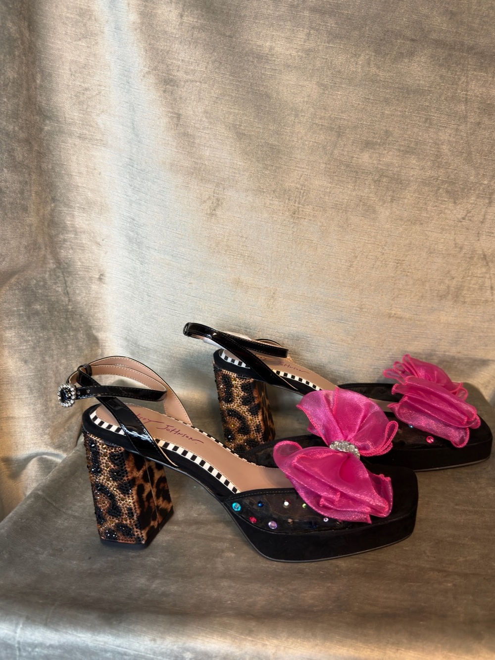 Betsey Johnson NEW Palloma Sandal Bead Leopard Heel Pink Tulle Bow. Size 10